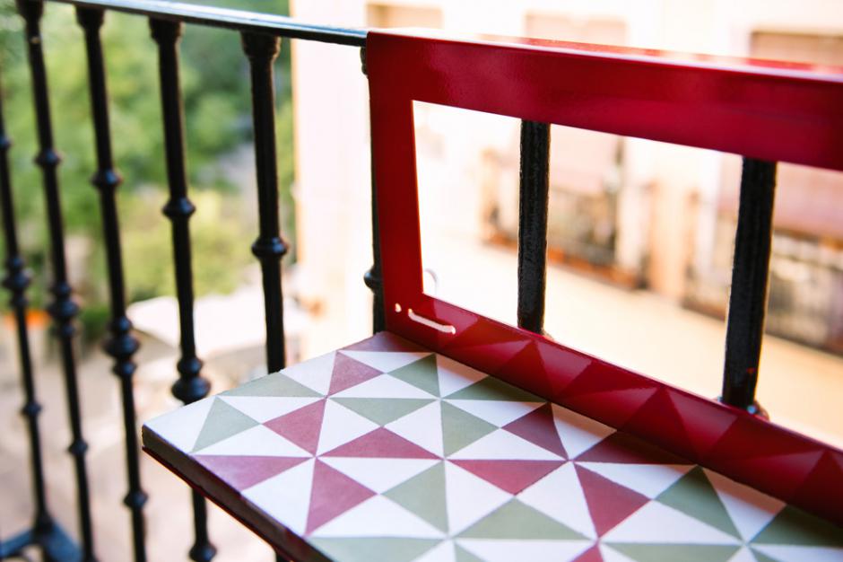 Mesita para balcón con baldosa hidráulica